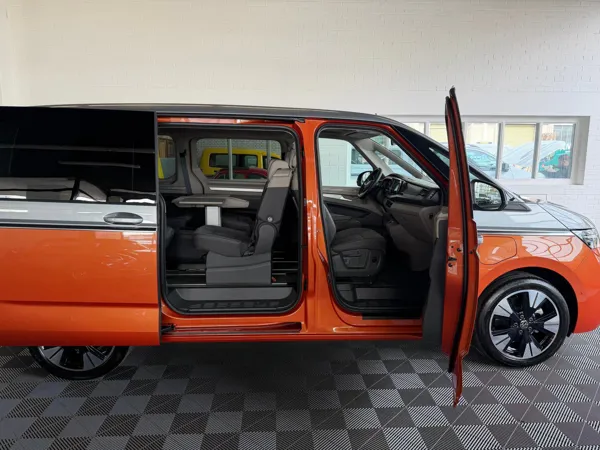 Car image 10