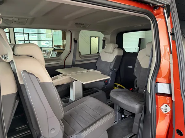 Car image 13