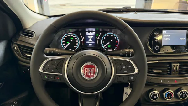 Car image 14