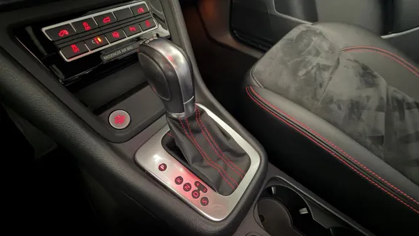 Car image 24