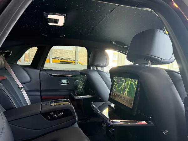 Car image 11