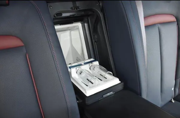 Car image 12