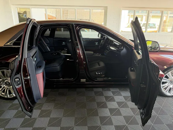 Car image 13