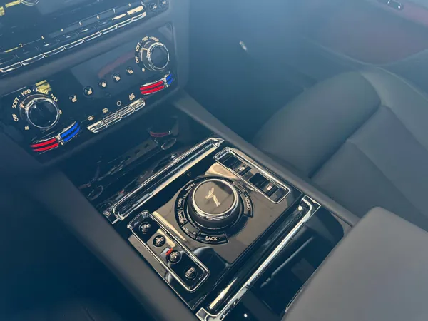 Car image 24