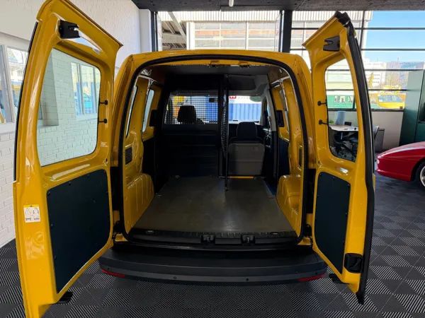 Car image 10