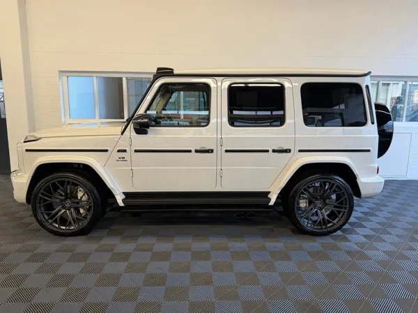 Car image 12