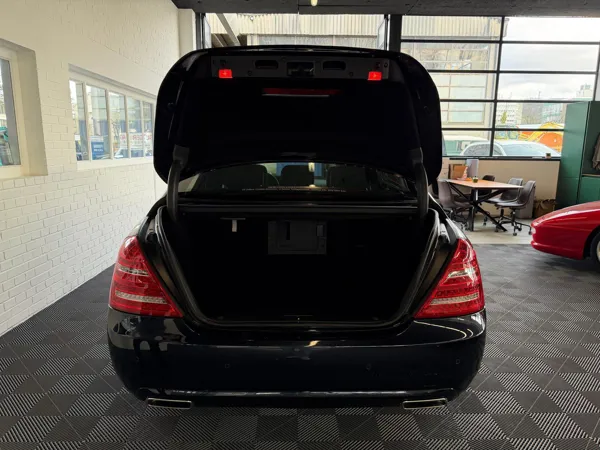 Car image 25