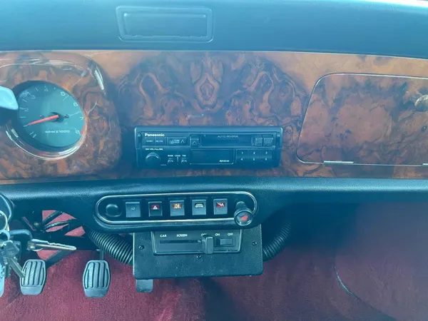 Car image 14