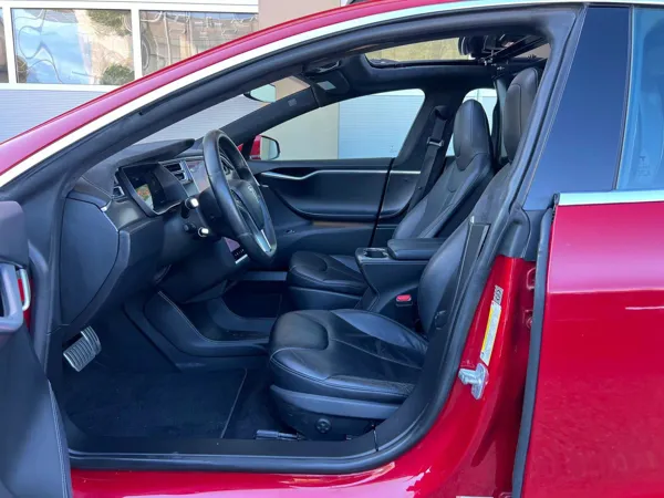 Car image 10