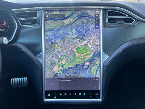 Car image 13