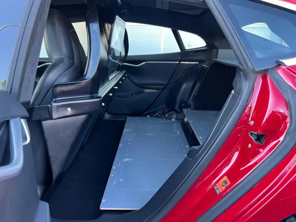 Car image 19