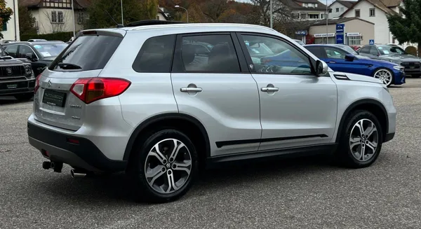 Car image 4