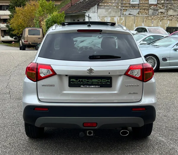 Car image 5