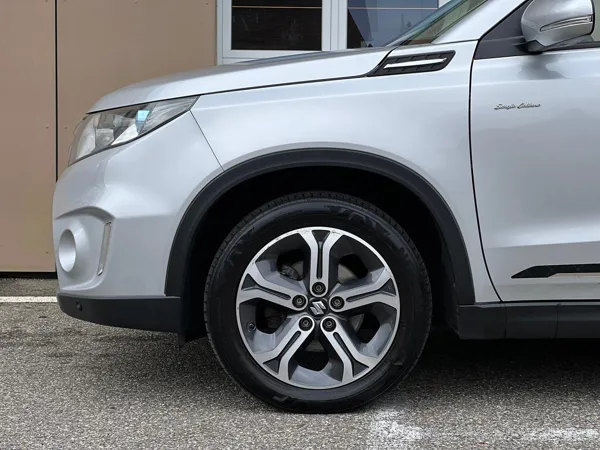 Car image 8