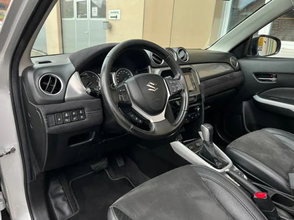 Car image 11