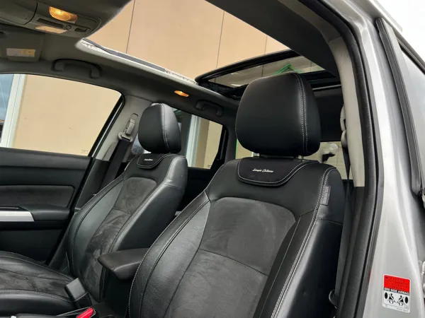 Car image 12