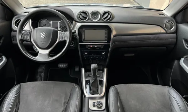 Car image 13