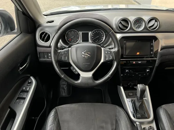 Car image 14