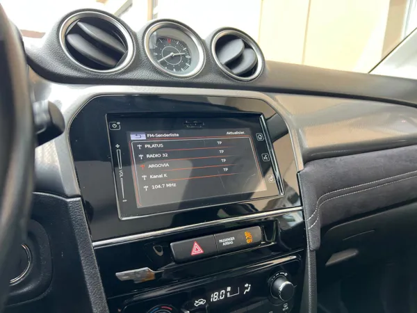 Car image 19