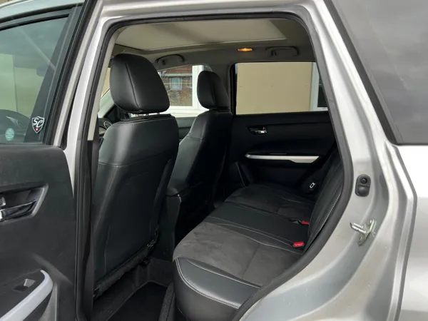Car image 24