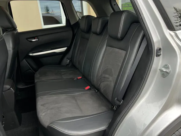 Car image 25