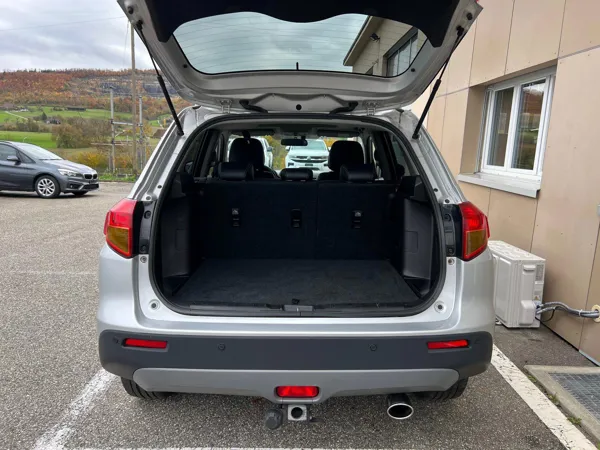 Car image 26