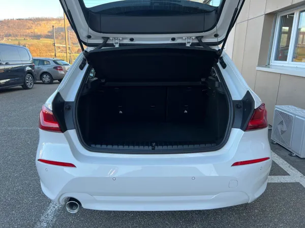 Car image 25