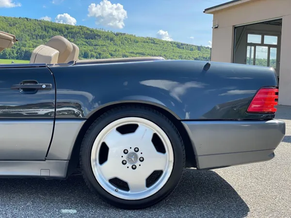 Car image 13