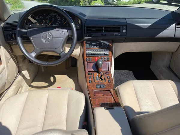 Car image 19