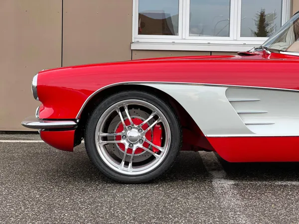 Car image 10