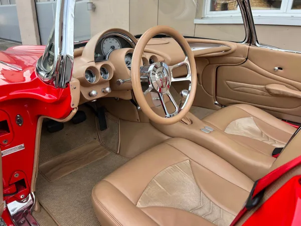 Car image 14