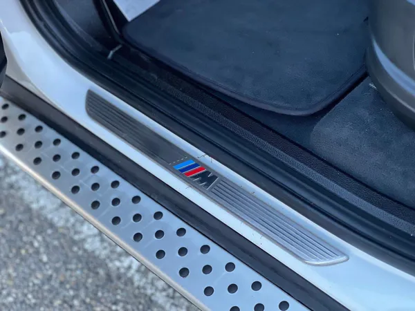 Car image 25