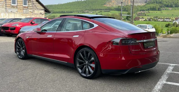 Car image 8