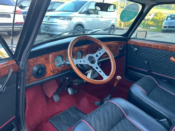 Car image 13