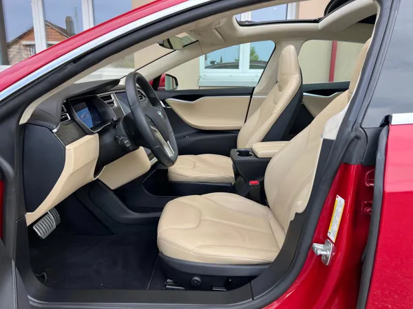 Car image 13