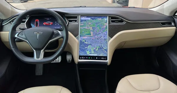 Car image 16