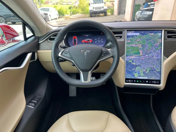 Car image 17