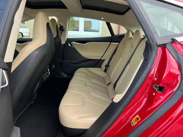 Car image 24