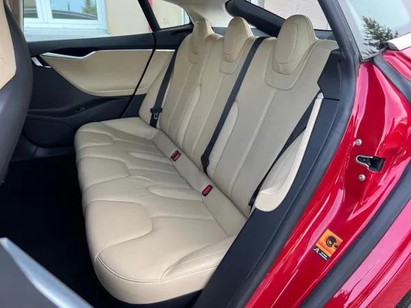 Car image 25