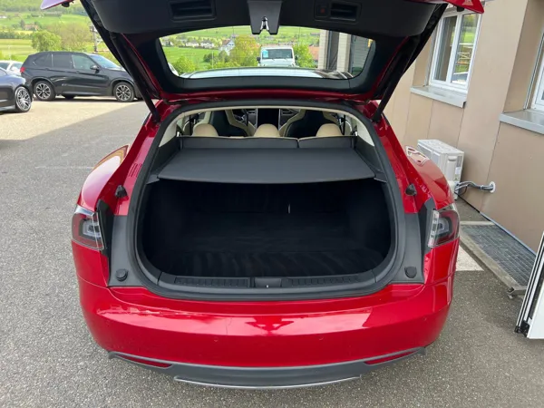 Car image 26