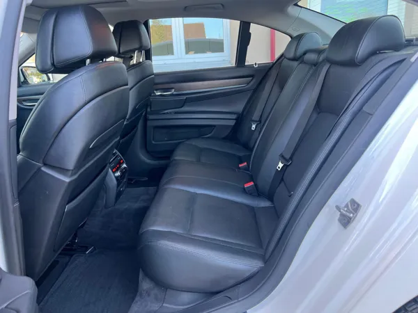 Car image 23