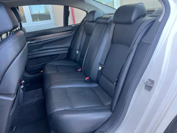 Car image 24