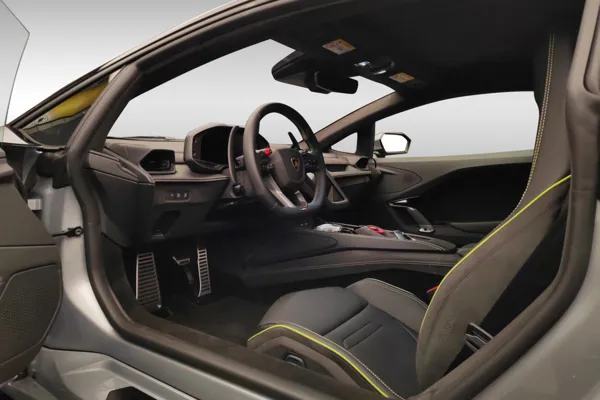 Car image 19