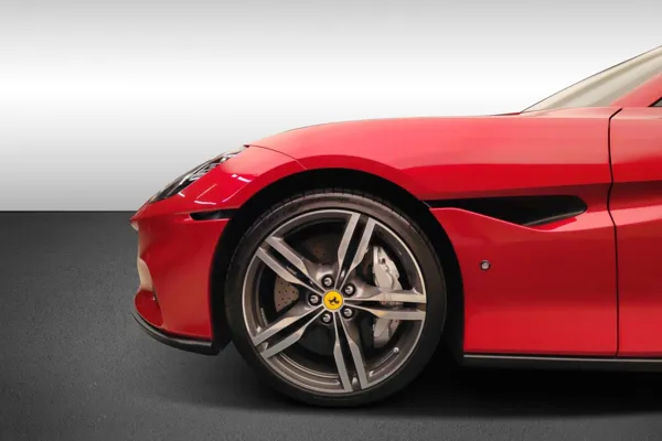 Car image 10