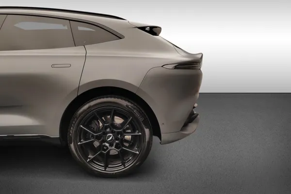 Car image 10
