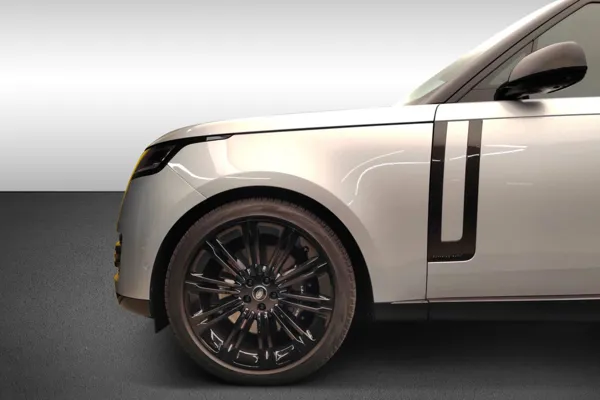 Car image 9