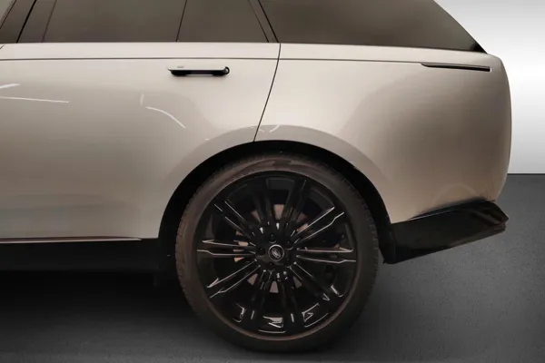 Car image 10