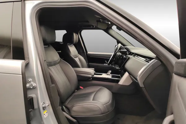 Car image 18