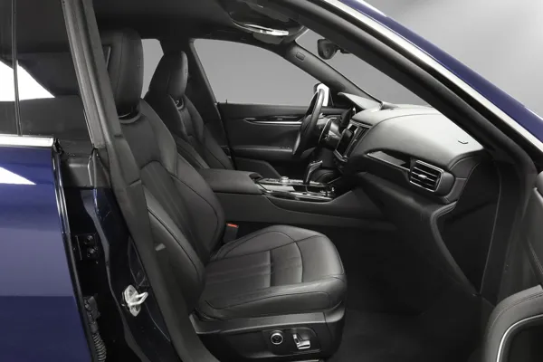 Car image 12