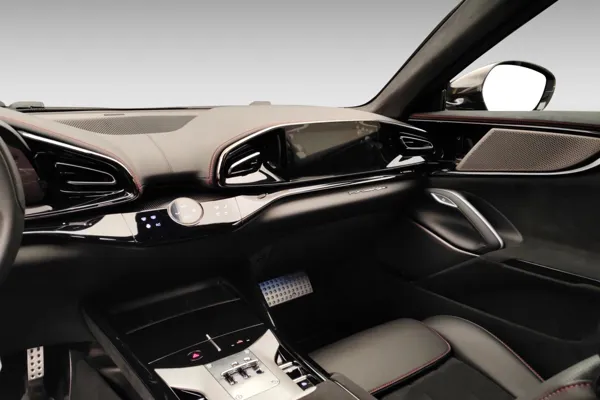 Car image 14